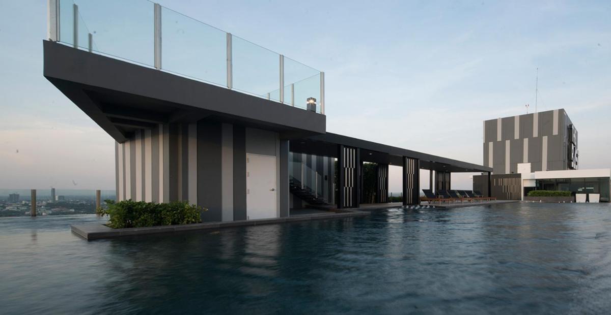 The Base Central Pattaya By Wcc Apartment Exterior photo