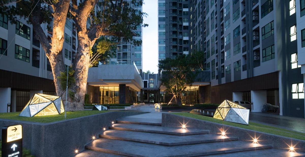 The Base Central Pattaya By Wcc Apartment Exterior photo